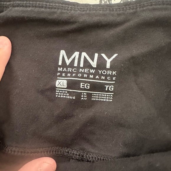 MNY Capri Leggings - Picture 4 of 4